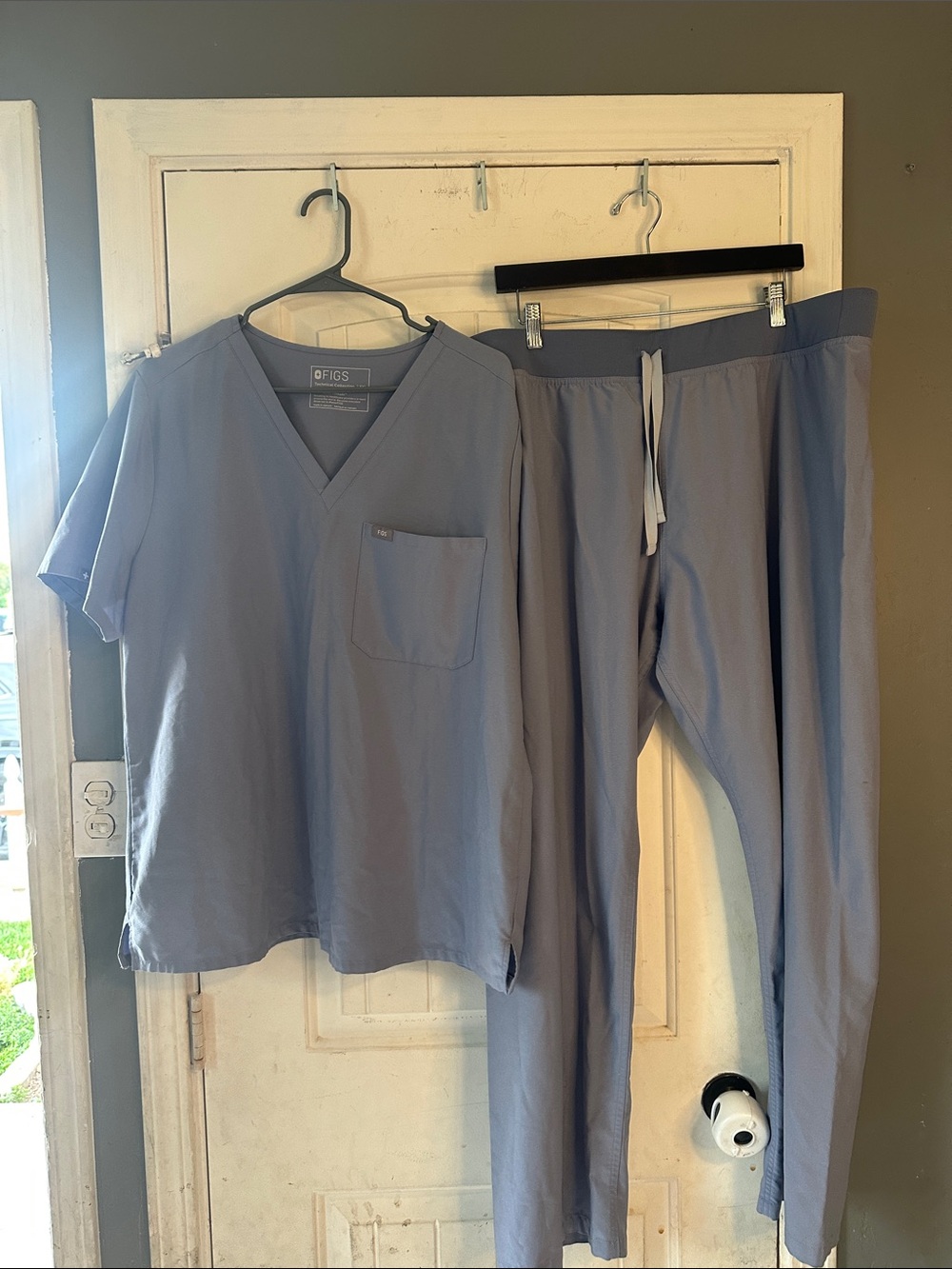 Figs Women’s Light Blue V-Neck Scrub Set- XXL